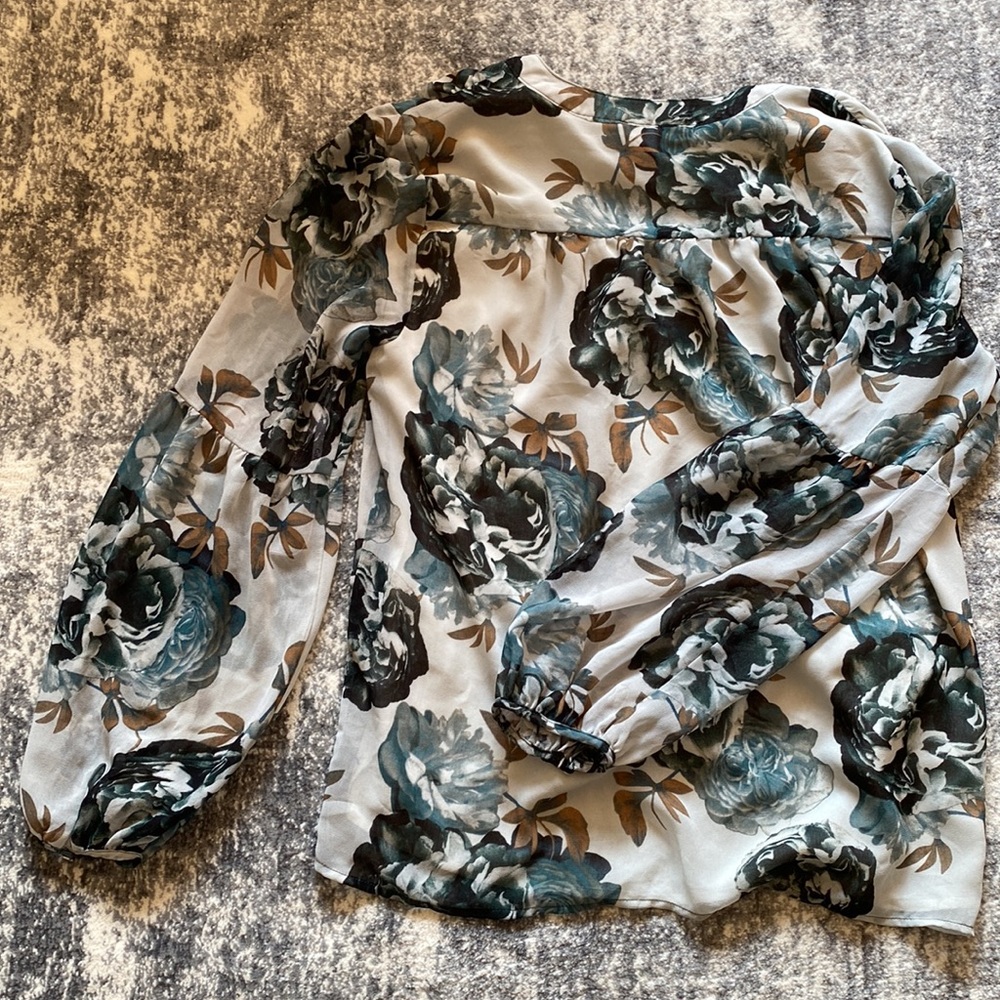 Calvin Klein. Size S. - Picture 2 of 2
